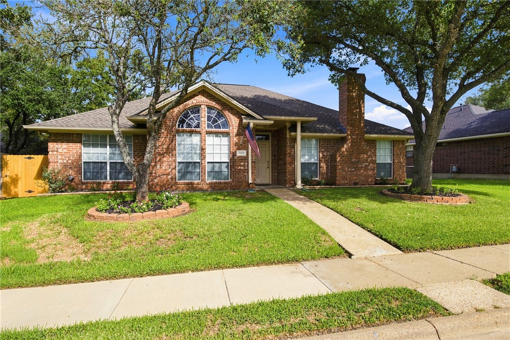 Photo of 5909 Sheffield Terrace Lane, Bryan, TX 77802 (MLS # 26012231)