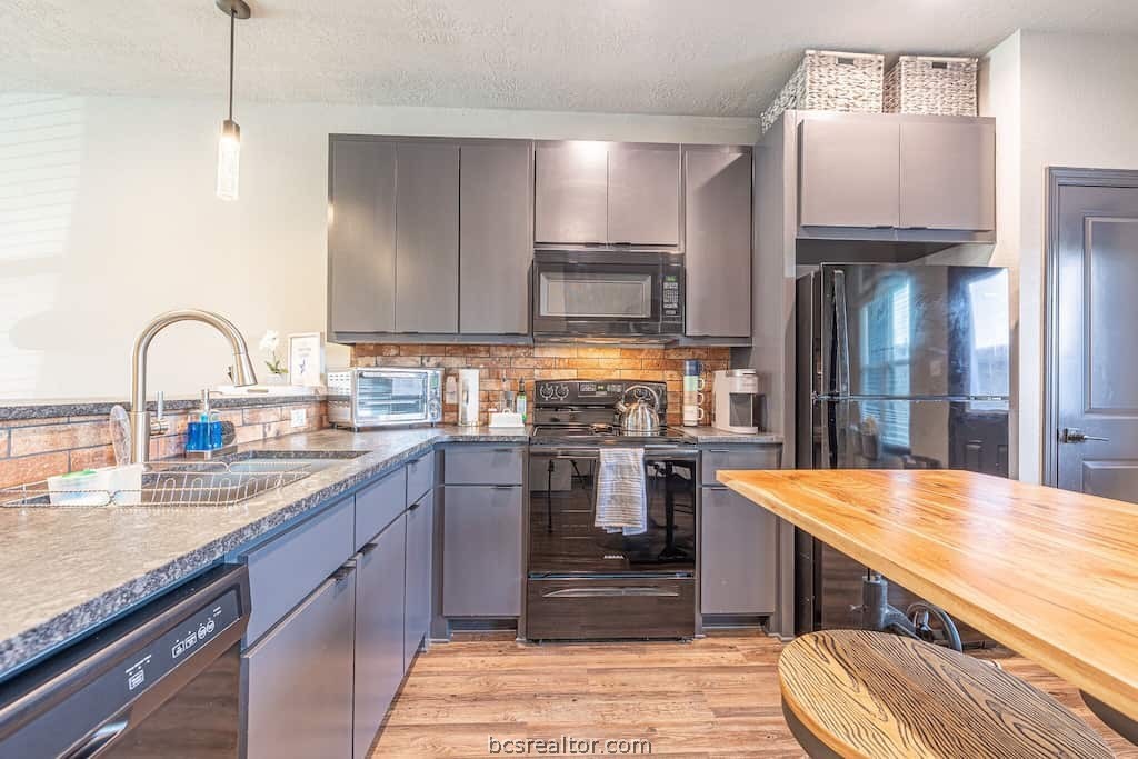 College Station, Texas 77840, United States, 2 Bedrooms Bedrooms, ,2 BathroomsBathrooms,Residential,Pending,58927