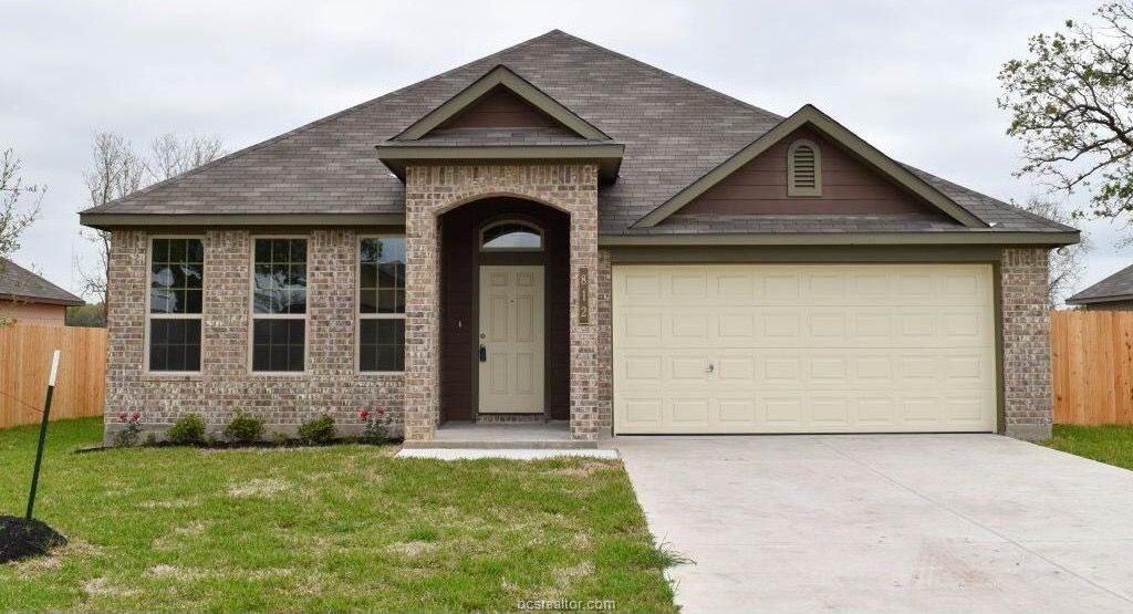 Photo of 812 Heritage Drive, Navasota, TX 77868 (MLS # 25011340)