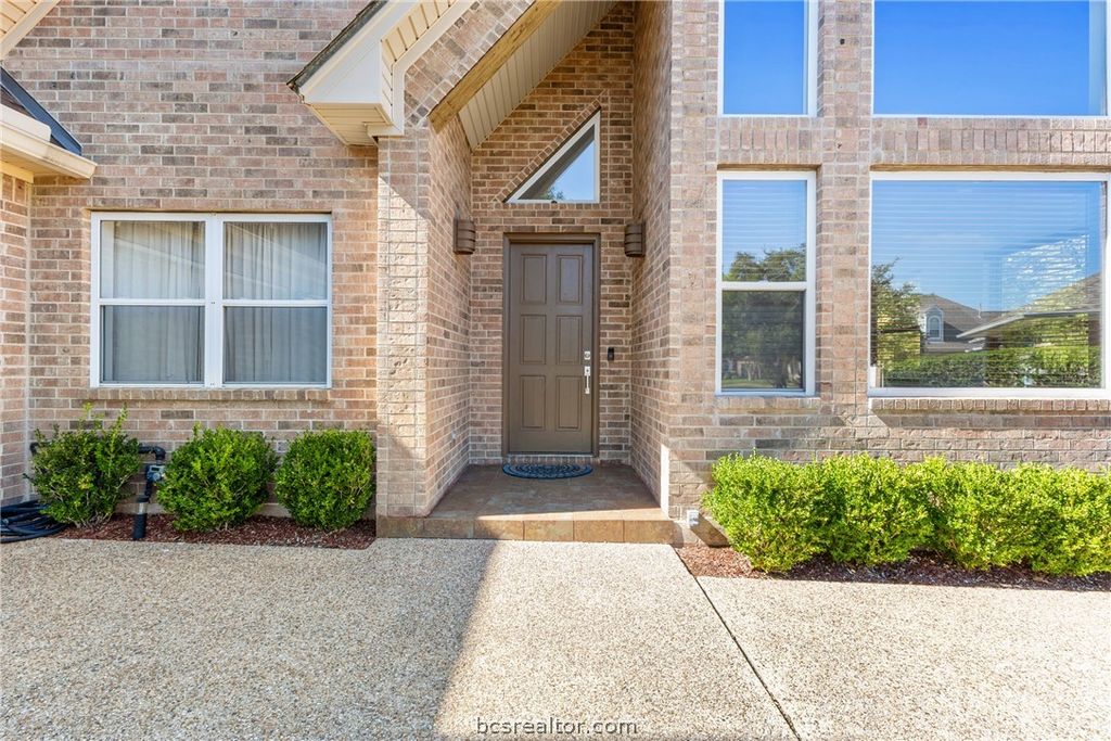 Photo of 8401 Whiterose Court, College Station, TX 77845 (MLS # 26001855)