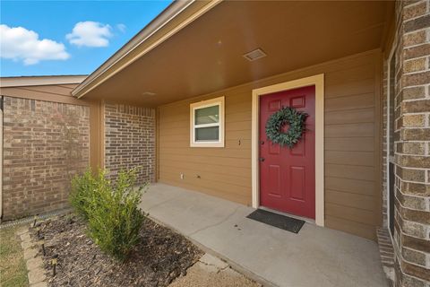 Photo of 2826 Oakside Drive, Bryan, TX 77802 (MLS # 25010486)