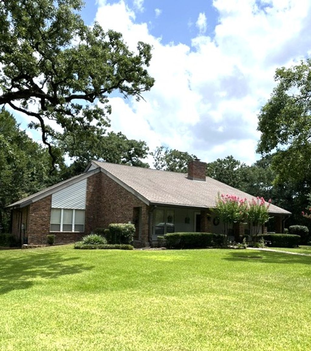 Photo of 805 Copperas Drive, Caldwell, TX 77836 (MLS # 26008673)