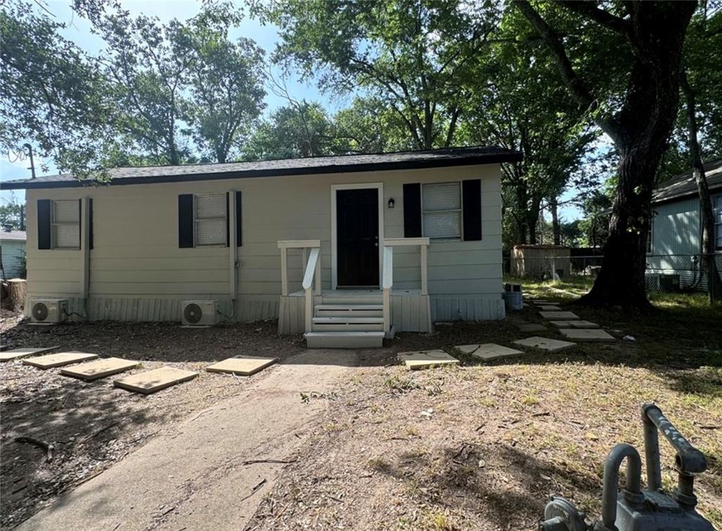 Photo of 4603 Castle Avenue Ave, Bryan, TX 77808 (MLS # 26002036)
