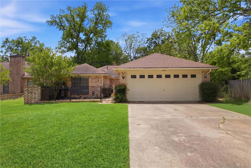 Photo of 2012 Red River Drive, Bryan, TX 77802 (MLS # 26004237)