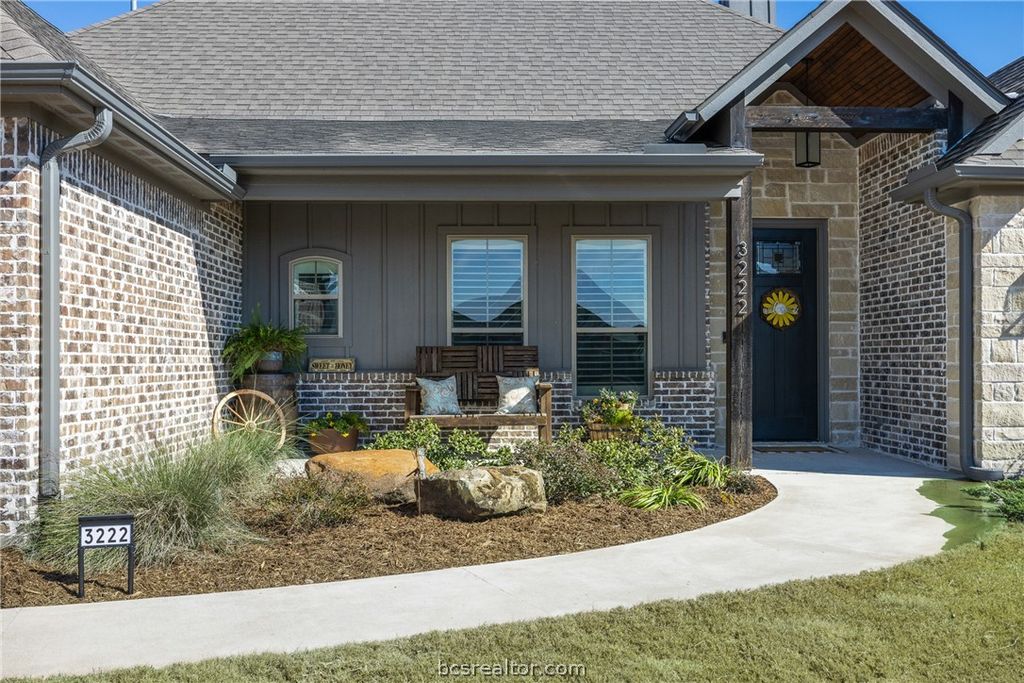 Photo of 3222 Hunters Crossing Trail, Bryan, TX 77808 (MLS # 26001554)