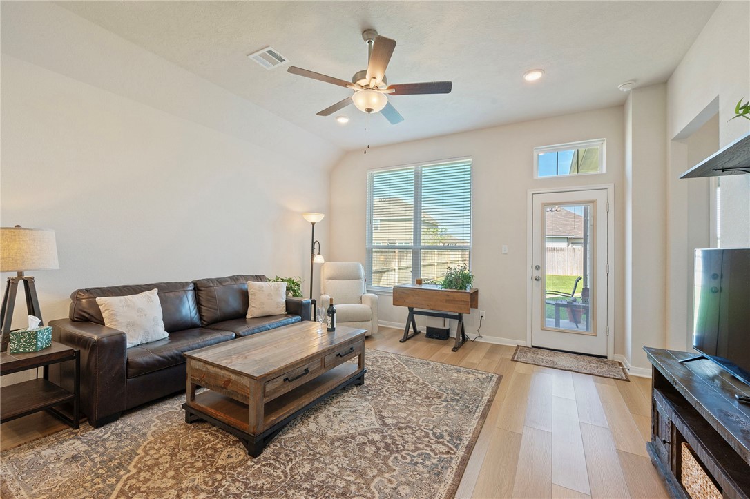 Bryan, Texas 77807, United States, 3 Bedrooms Bedrooms, ,2 BathroomsBathrooms,Residential,Active,208389