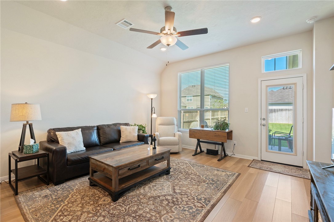 Bryan, Texas 77807, United States, 3 Bedrooms Bedrooms, ,2 BathroomsBathrooms,Residential,Active,208389