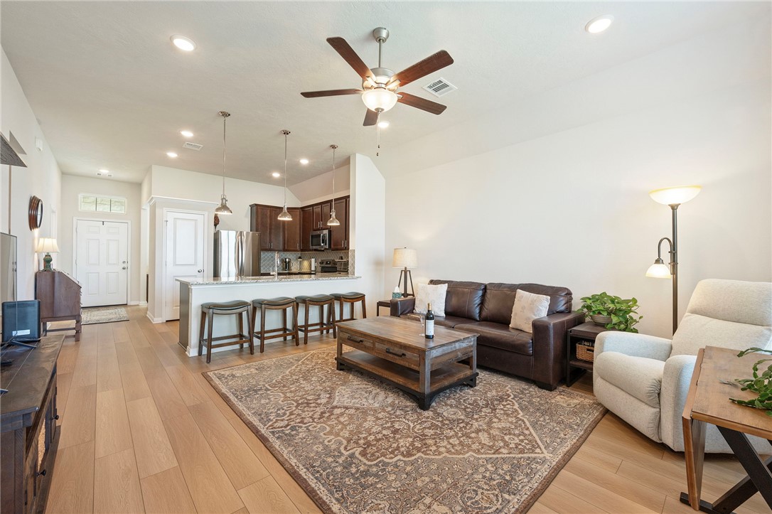 Bryan, Texas 77807, United States, 3 Bedrooms Bedrooms, ,2 BathroomsBathrooms,Residential,Active,208389