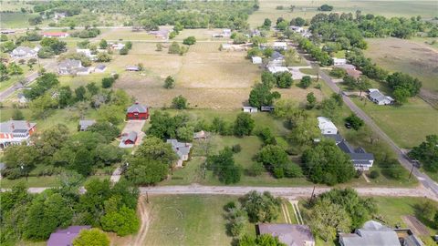 Tiny photo for 915 E Mitchell Street, Calvert, TX 77837 (MLS # 26004526)