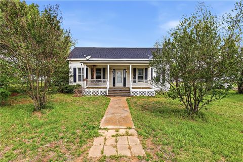 Photo of 915 E Mitchell Street, Calvert, TX 77837 (MLS # 26004526)