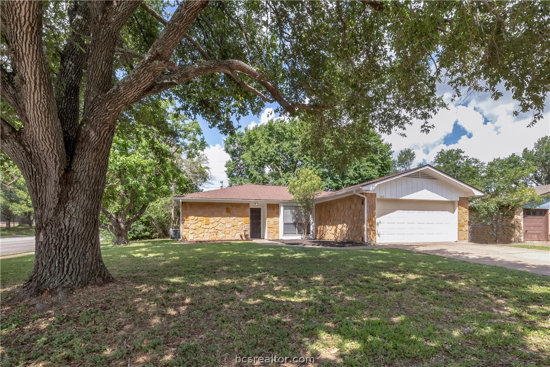 College Station, Texas 77845, United States, 3 Bedrooms Bedrooms, ,2 BathroomsBathrooms,Residential,Pending,54402