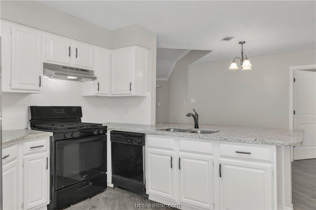 College Station, Texas 77845, United States, 3 Bedrooms Bedrooms, ,2 BathroomsBathrooms,Residential,Pending,54402