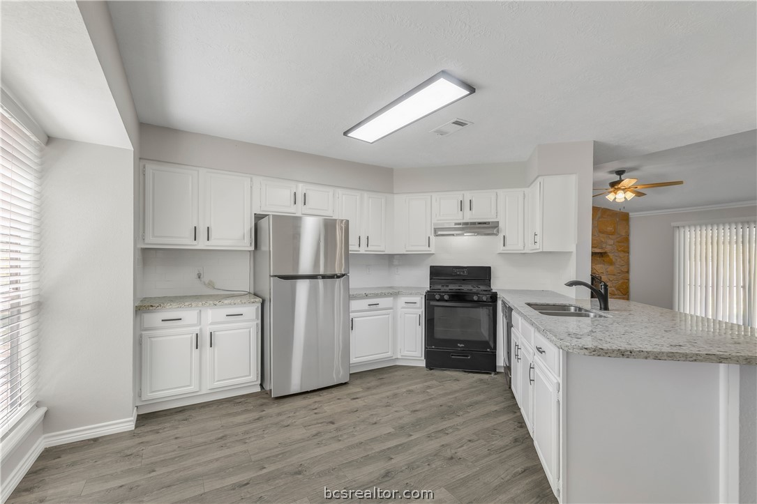 College Station, Texas 77845, United States, 3 Bedrooms Bedrooms, ,2 BathroomsBathrooms,Residential,Pending,54402