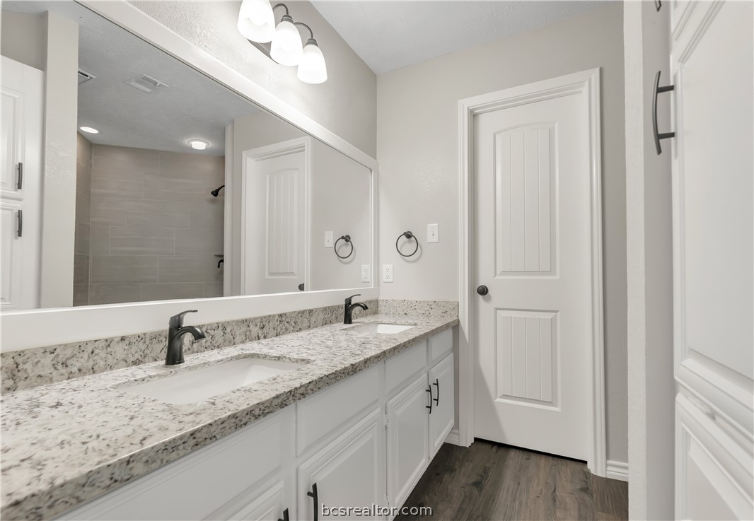 College Station, Texas 77845, United States, 3 Bedrooms Bedrooms, ,2 BathroomsBathrooms,Residential,Pending,54402