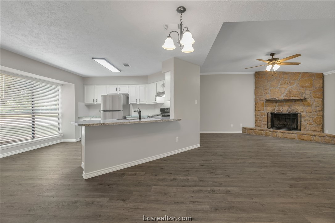 College Station, Texas 77845, United States, 3 Bedrooms Bedrooms, ,2 BathroomsBathrooms,Residential,Pending,54402