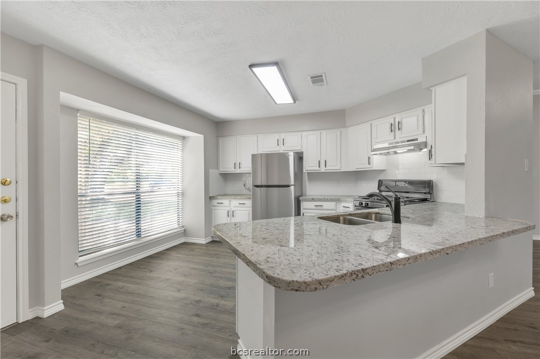 College Station, Texas 77845, United States, 3 Bedrooms Bedrooms, ,2 BathroomsBathrooms,Residential,Pending,54402