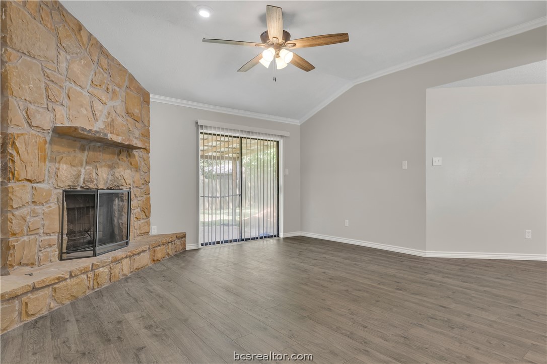 College Station, Texas 77845, United States, 3 Bedrooms Bedrooms, ,2 BathroomsBathrooms,Residential,Pending,54402