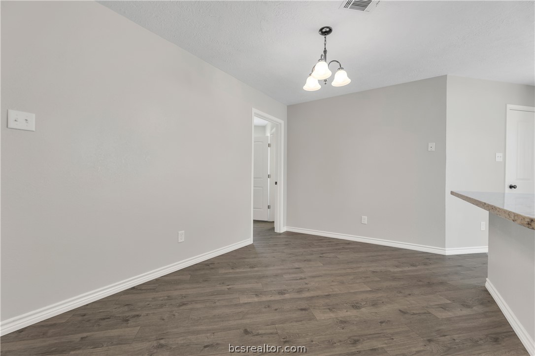 College Station, Texas 77845, United States, 3 Bedrooms Bedrooms, ,2 BathroomsBathrooms,Residential,Pending,54402