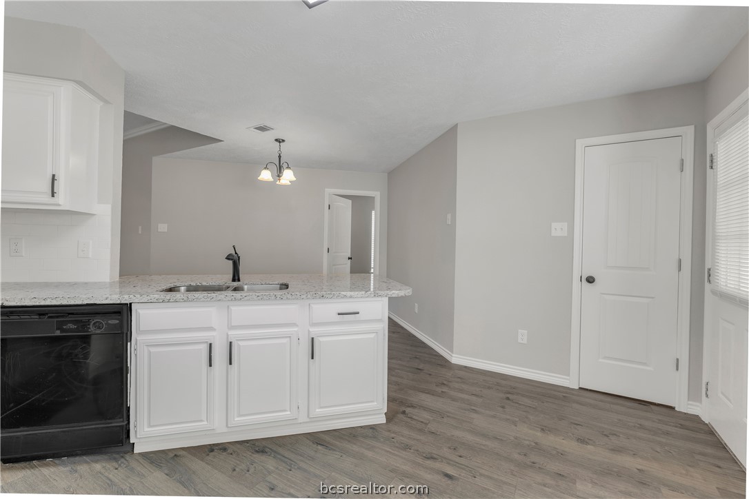 College Station, Texas 77845, United States, 3 Bedrooms Bedrooms, ,2 BathroomsBathrooms,Residential,Pending,54402