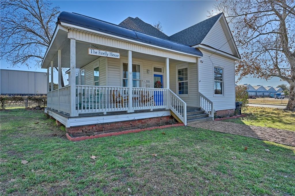 Photo of 511 Peabody Street, Brenham, TX 77833 (MLS # 26001675)