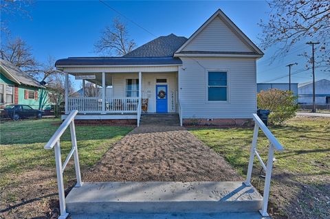 Photo of 511 Peabody Street, Brenham, TX 77833 (MLS # 26001675)