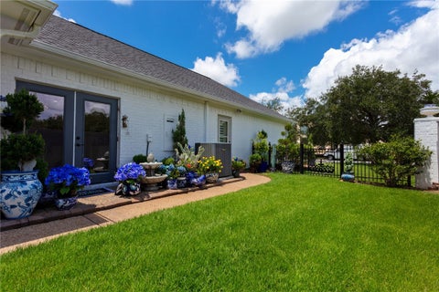 Tiny photo for 5108 Miramont Circle Cir, Bryan, TX 77802 (MLS # 26007461)