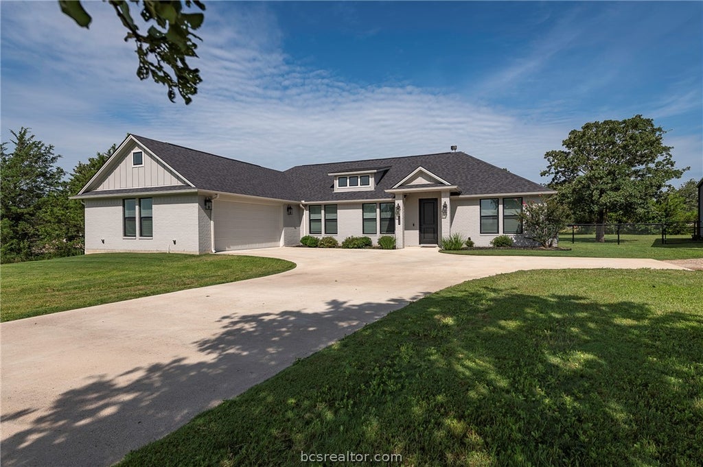 Photo of 4119 Golden Eagle Drive, Bryan, TX 77808 (MLS # 26006840)
