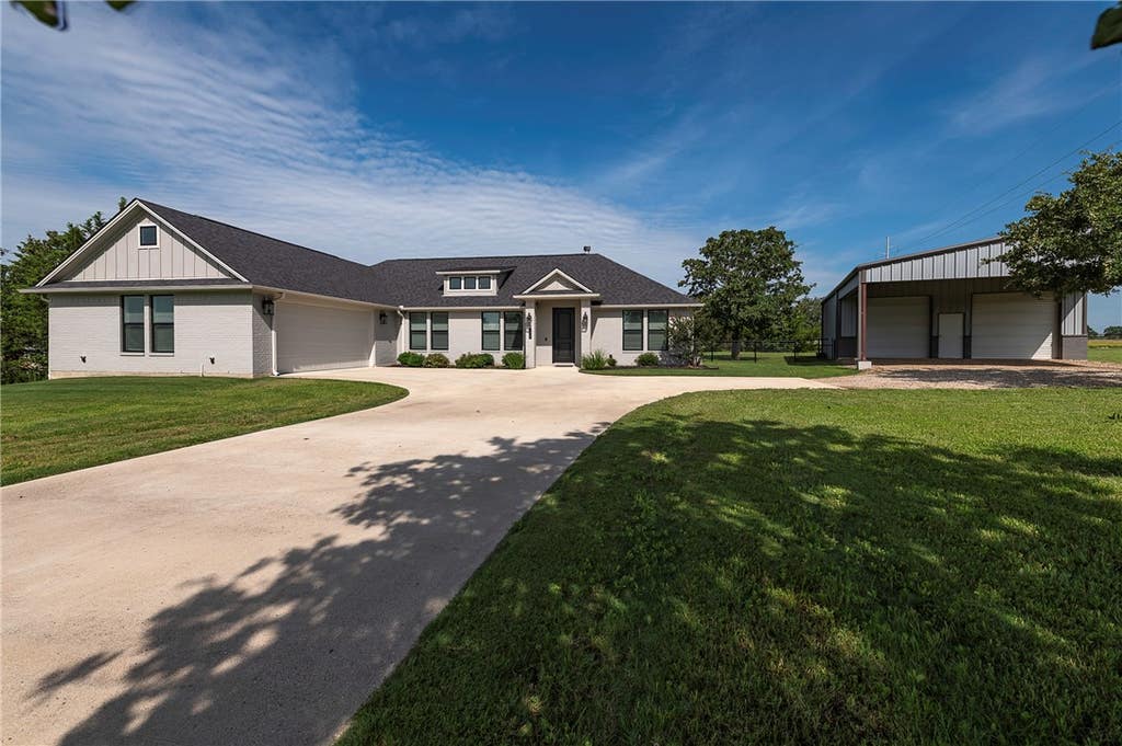 Photo of 4119 Golden Eagle Drive, Bryan, TX 77808 (MLS # 26006840)