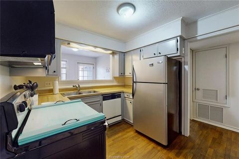 Tiny photo for 900 Westview Street, Bryan, TX 77802 (MLS # 26002967)