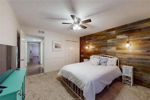 Tiny photo for 900 Westview Street, Bryan, TX 77802 (MLS # 26002967)