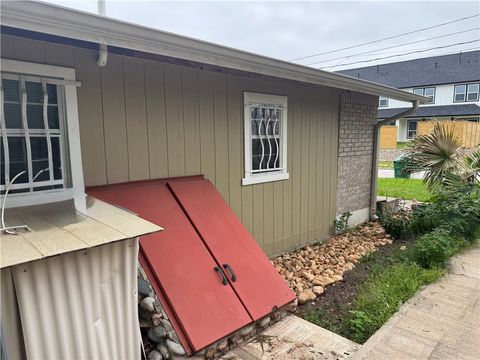 Tiny photo for 709 Sabine Street, Brenham, TX 77833 (MLS # 26005152)