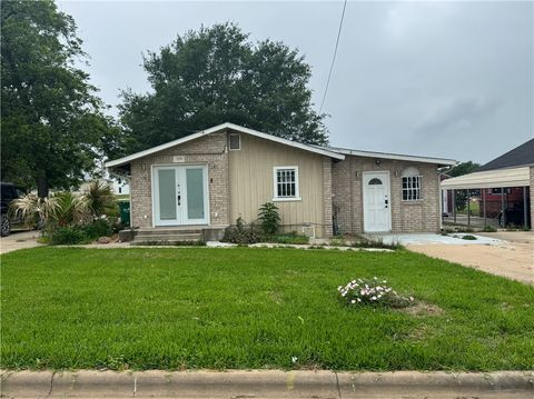 Photo of 709 Sabine Street, Brenham, TX 77833 (MLS # 26005152)