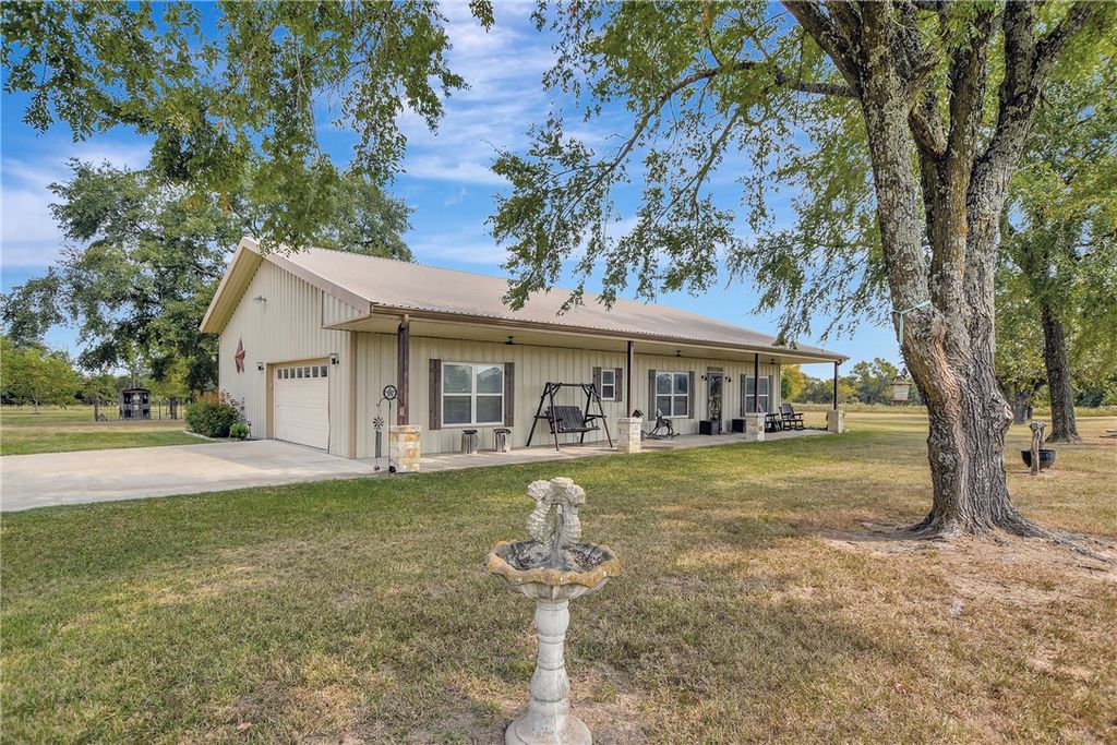 Photo of 8755 Greenbriar Road, Madisonville, TX 77864 (MLS # 25010490)