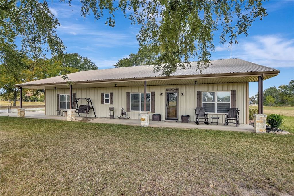 Photo of 8755 Greenbriar Road, Madisonville, TX 77864 (MLS # 25010490)