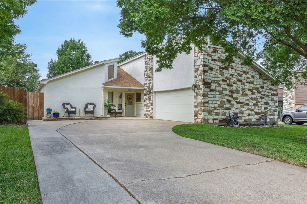 Photo of 8706 Greenleaf Drive, College Station, TX 77845 (MLS # 26003819)