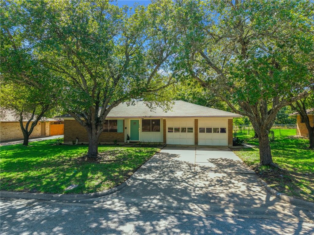 Photo of 308 Madeline Drive, Bryan, TX 77802 (MLS # 26005992)