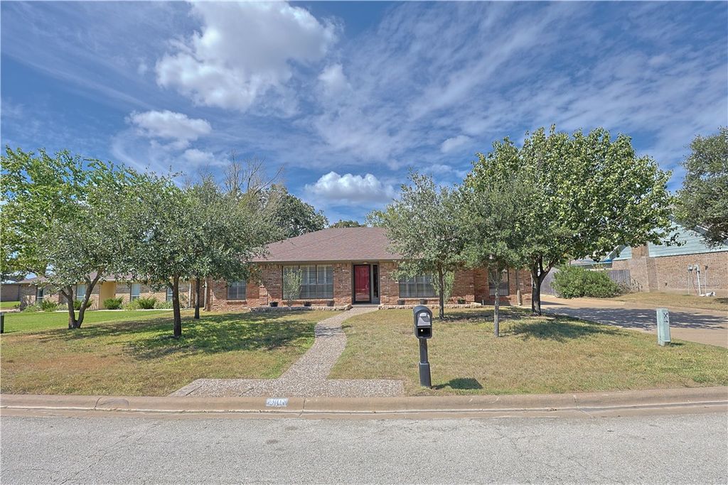 Photo of 2903 Par Drive, Bryan, TX 77802 (MLS # 25010751)