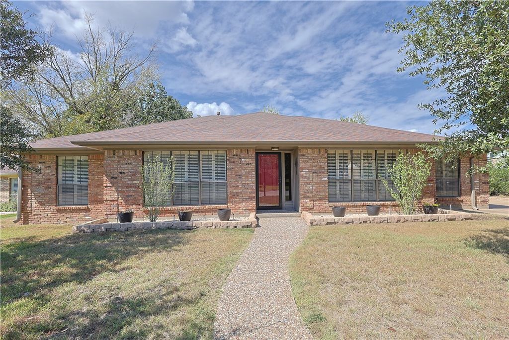 Photo of 2903 Par Drive, Bryan, TX 77802 (MLS # 25010751)