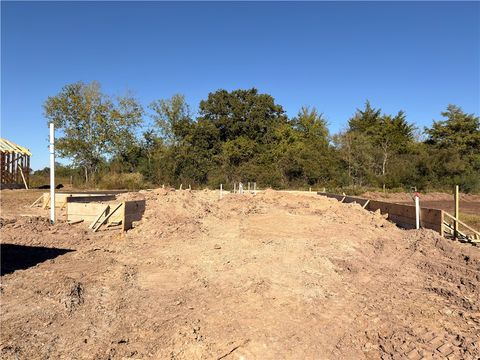 Photo of 5685 Fox Bluff Drive, Bryan, TX 77807 (MLS # 25011420)