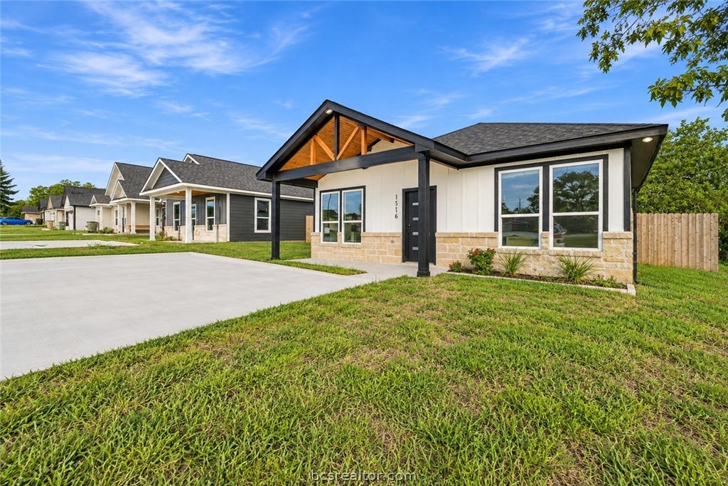 Photo of 1516 Dansby Street, Bryan, TX 77803 (MLS # 26012094)