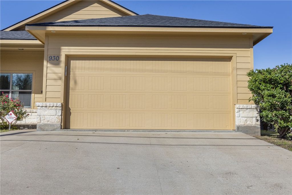 Photo of 930 W 28th Street, Bryan, TX 77803 (MLS # 25012622)