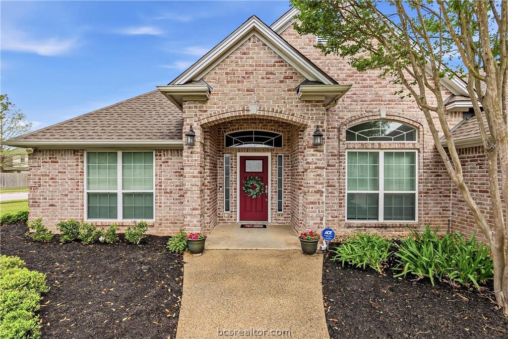 Photo of 401 Sapphire Drive, College Station, TX 77845 (MLS # 26008835)