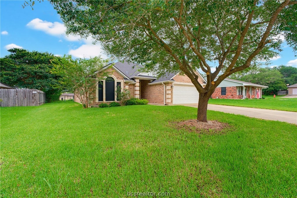Photo of 702 Woodson Drive, Caldwell, TX 77836 (MLS # 26006782)