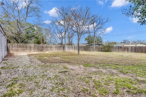 Tiny photo for 1517 Oakview Street, Bryan, TX 77802 (MLS # 26002731)