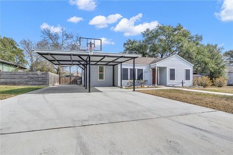 Tiny photo for 1517 Oakview Street, Bryan, TX 77802 (MLS # 26002731)
