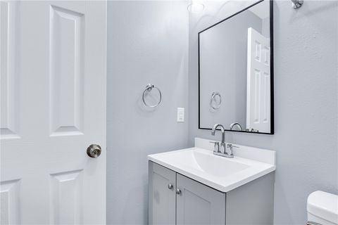 Tiny photo for 1517 Oakview Street, Bryan, TX 77802 (MLS # 26002731)