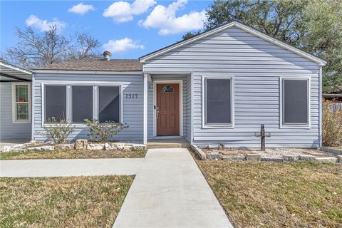 Tiny photo for 1517 Oakview Street, Bryan, TX 77802 (MLS # 26002731)