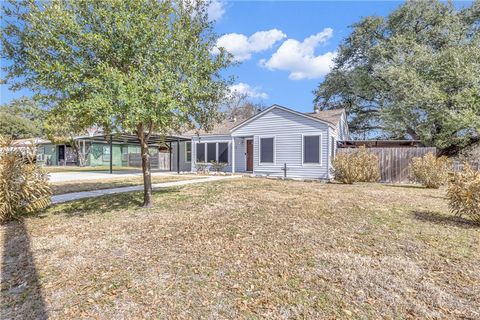 Tiny photo for 1517 Oakview Street, Bryan, TX 77802 (MLS # 26002731)