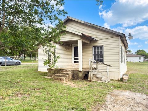 410 E 7th Street Hearne TX 77859