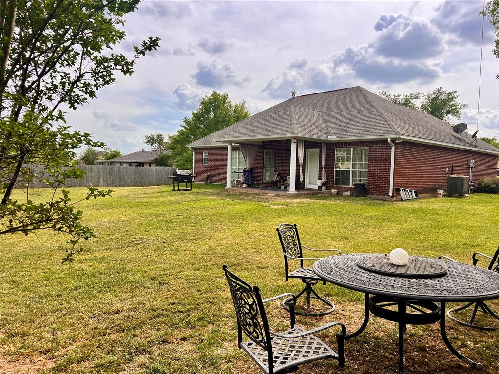 Photo of 104 Frost Creek Ave. Ave, Groesbeck, TX 76642 (MLS # 26003972)